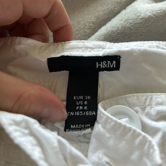 White Cargo Low Rise H&M Capris - Picture 2 of 3